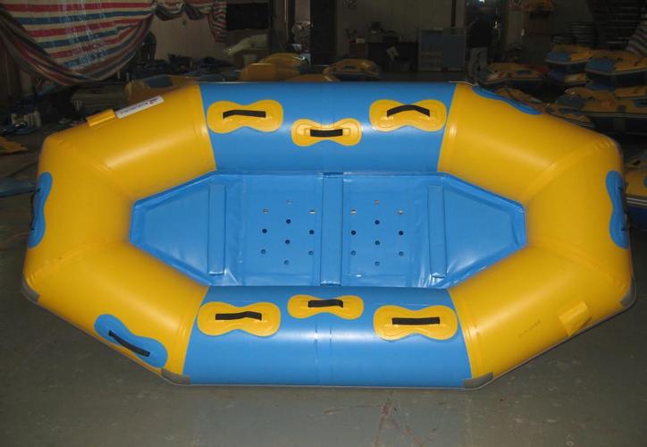 海南充氣水上樂園與人工造浪設備的綜合體驗